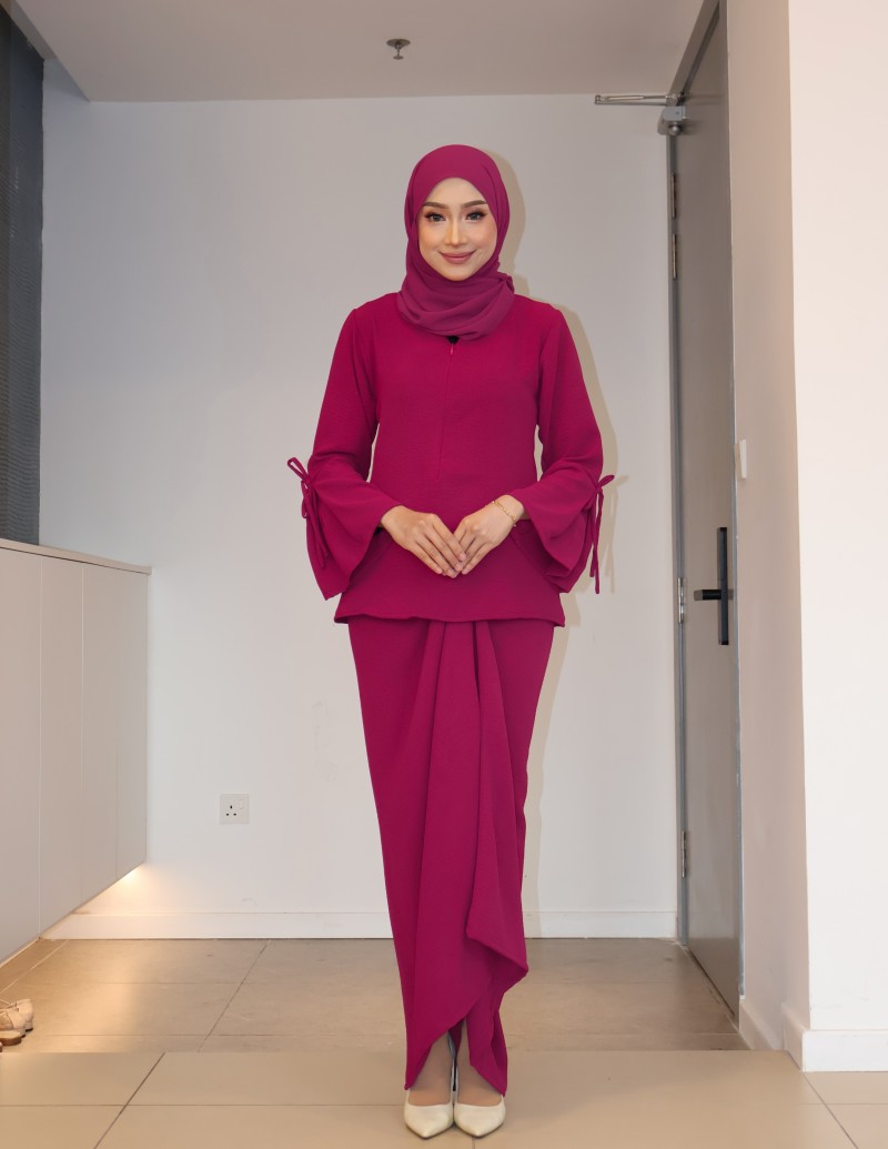 IRIS PARIO SET IN MAGENTA