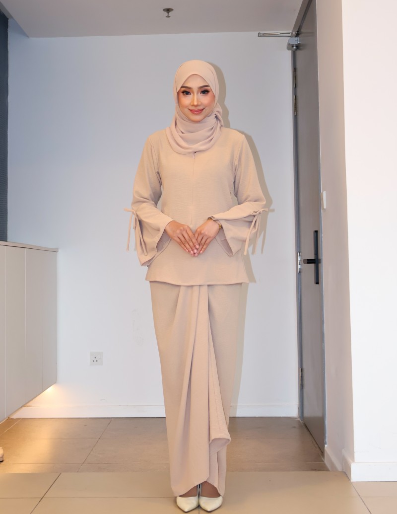 IRIS PARIO SET IN NUDE