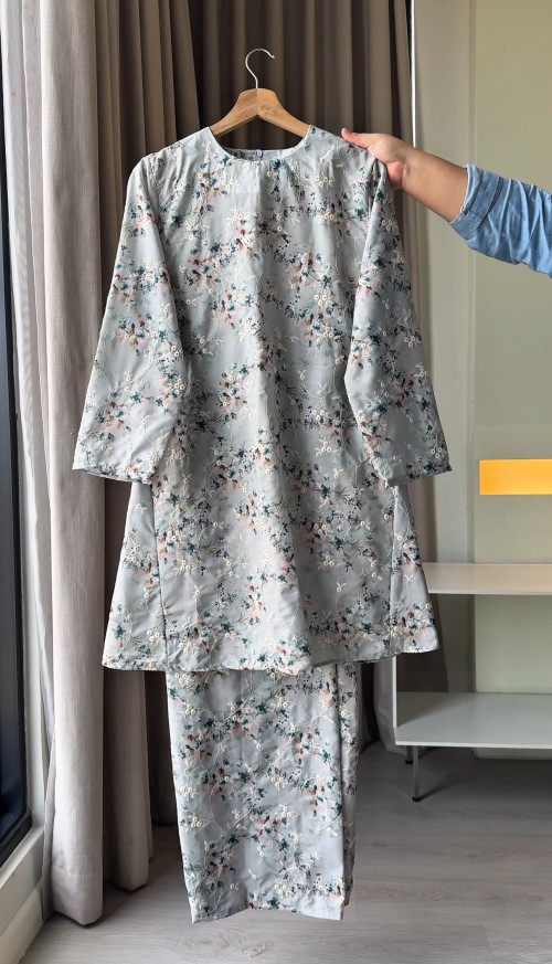 DAHLIA EMBROIDERY BABY BLUE