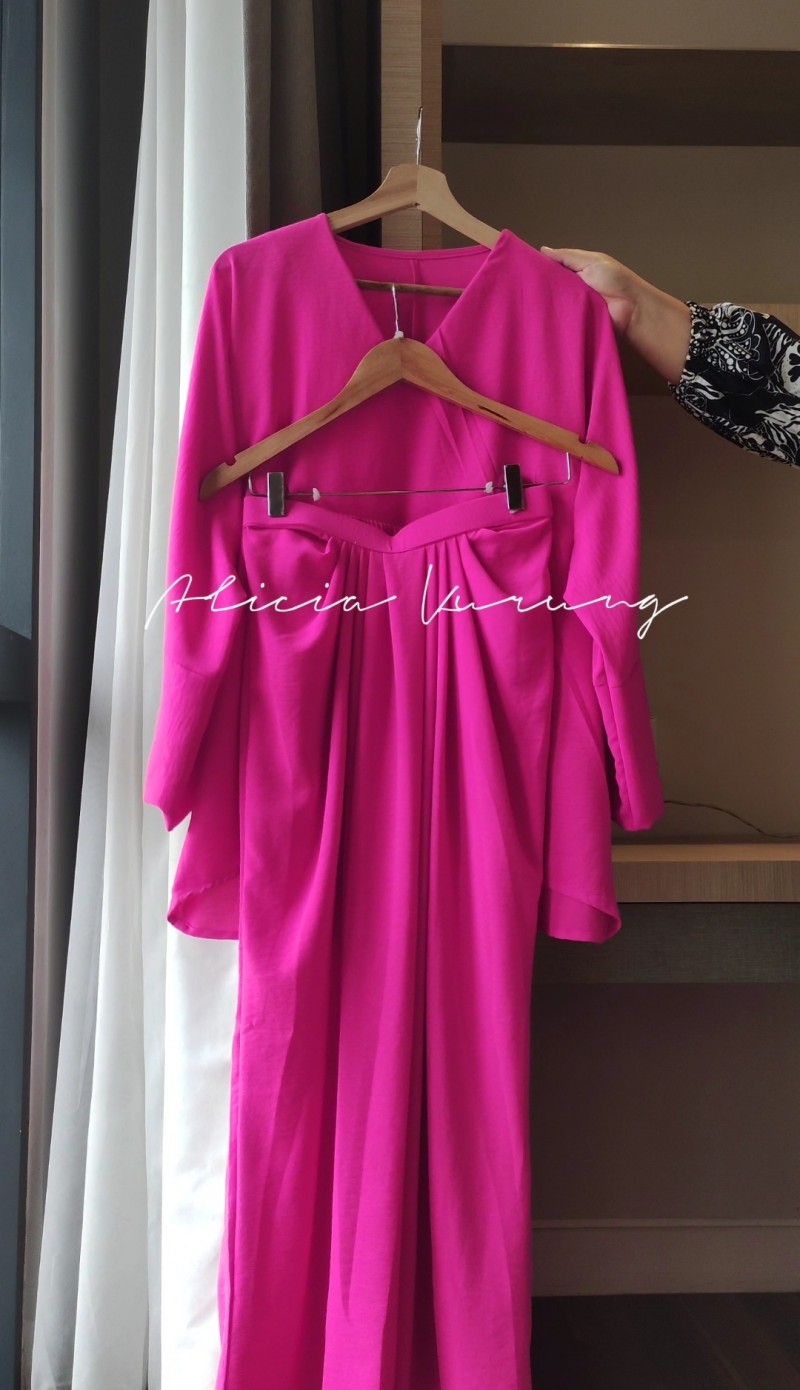 ALICIA HOTPINK
