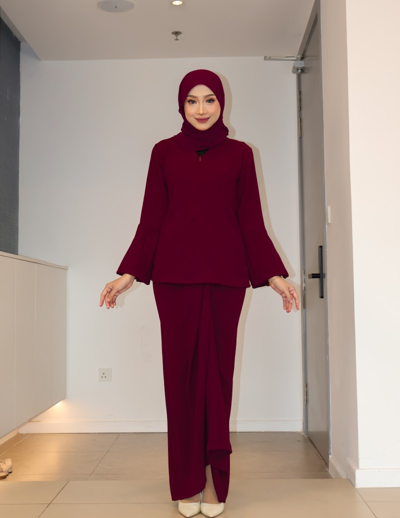 IRIS PARIO SET IN BURGUNDY