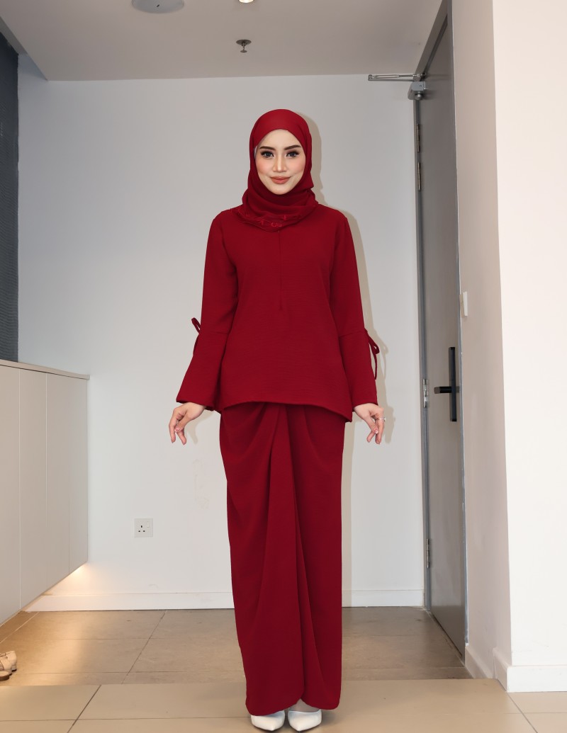 IRIS PARIO SET IN MAROON