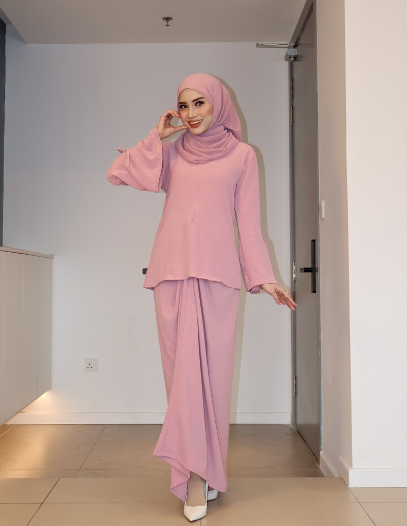 IRIS PARIO SET IN SOFT PINK