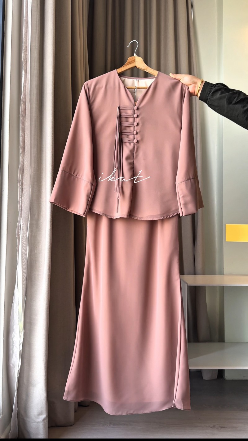 IKAT IN NUDE