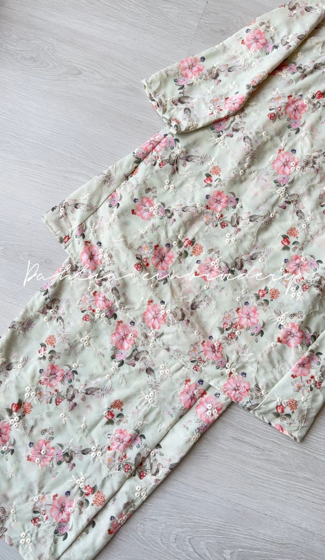 DAHLIA EMBROIDERY APPLE GREEN